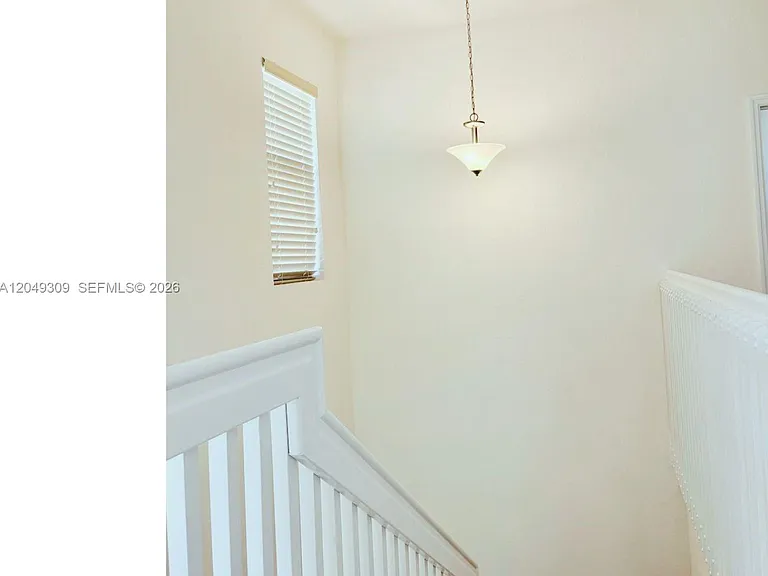 132 NE 24th Ave — Photo 18