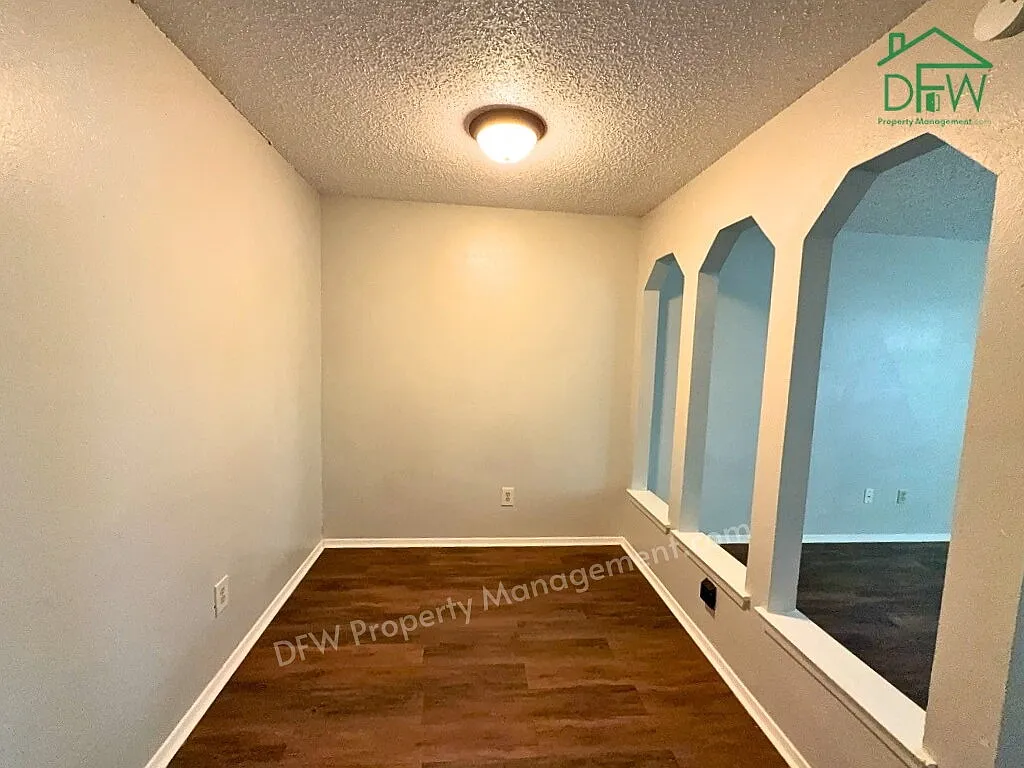2 bed, 1.0 bath, 885 sqft, $1,050 — Photo 4