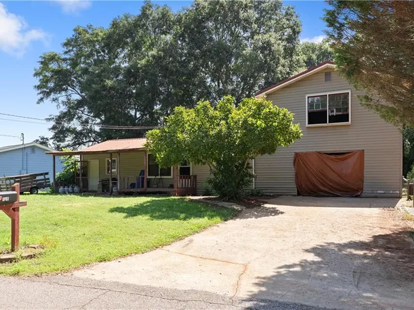 105 Fairlane Dr, Jefferson, GA 30549