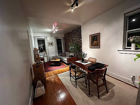 3rd image of 305 E 4th St APT 4