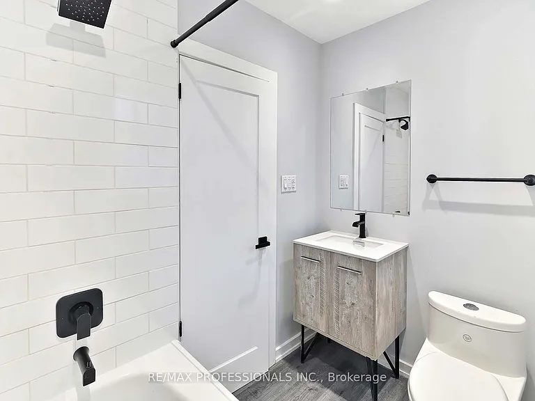 1213 Islington Ave — Photo 16