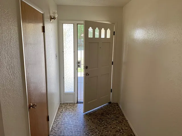 1043 Grove Ave — Photo 16