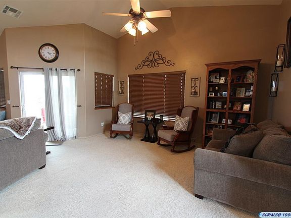 3rd image of 805 Comanche St