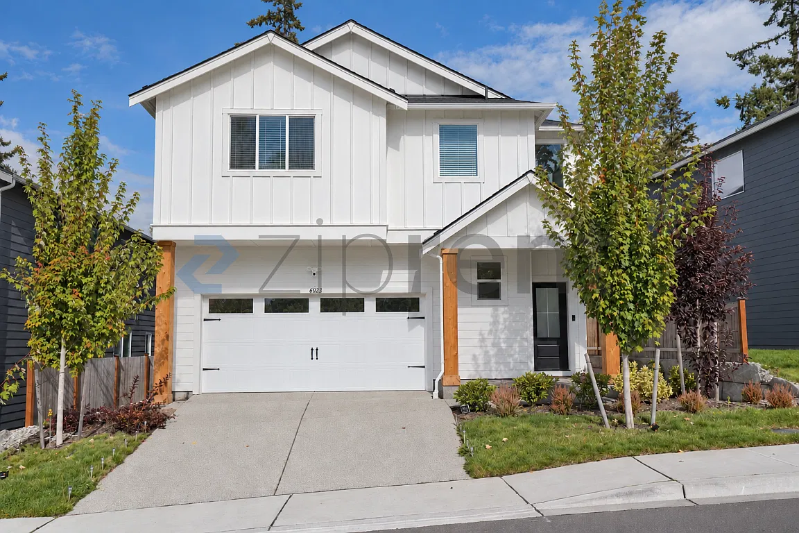 4 bed, 2500 sqft, $4,990 — Photo 1