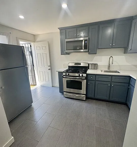 2911 W Florence Ave — Photo 15