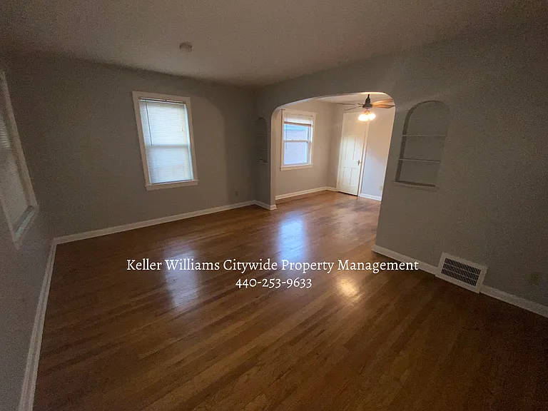 Second floor 2 bedroom 1 bath West Cleveland — Photo 6