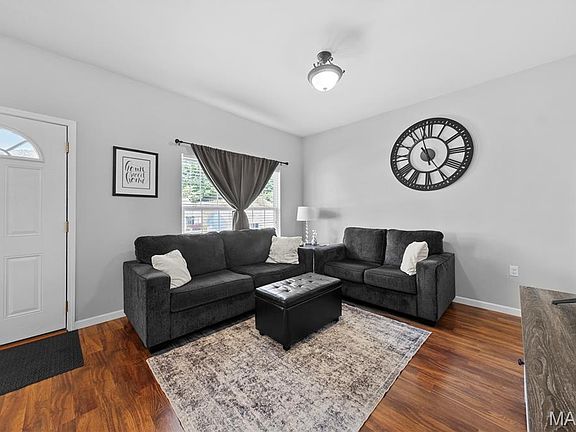 2nd image of 978 San Luis Dr