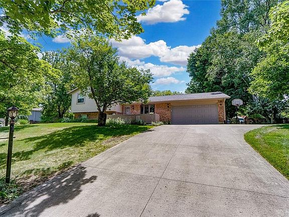 2nd image of 625 Riverwood Dr