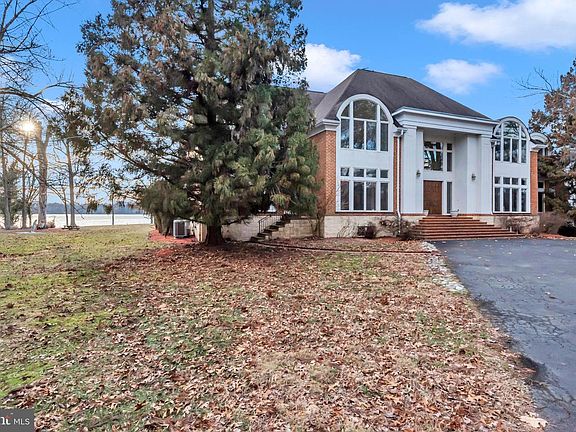 3rd image of 11501 Riverview Rd