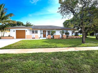 908 Hibiscus Dr, Royal Palm Beach, FL 33411