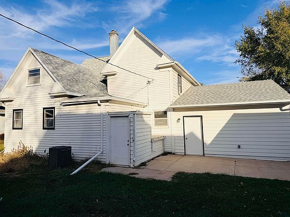 4th image of 305 N Main St