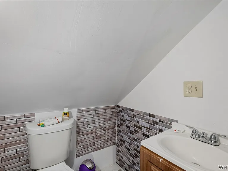 136 Mapleview Rd — Photo 28