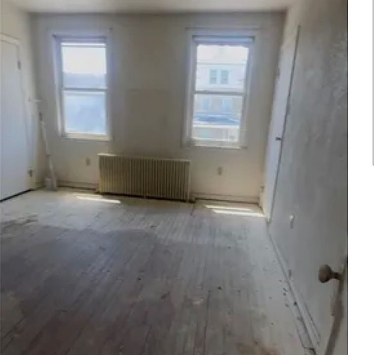 2nd image of 810 Woodward Ave