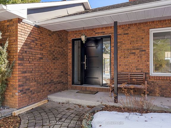 4th image of 213 Calabogie Rd