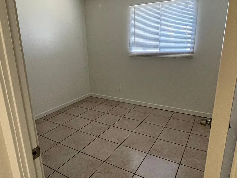 5418 W Windsor Ave — Photo 2