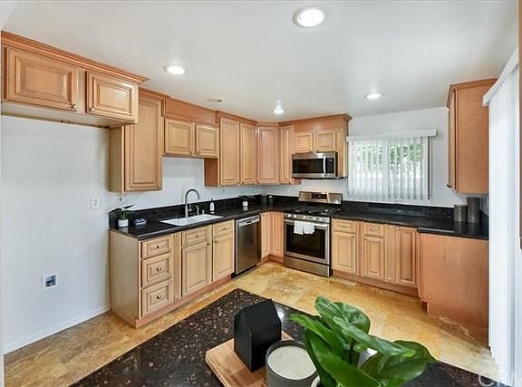 5th image of 15032 Manecita Dr