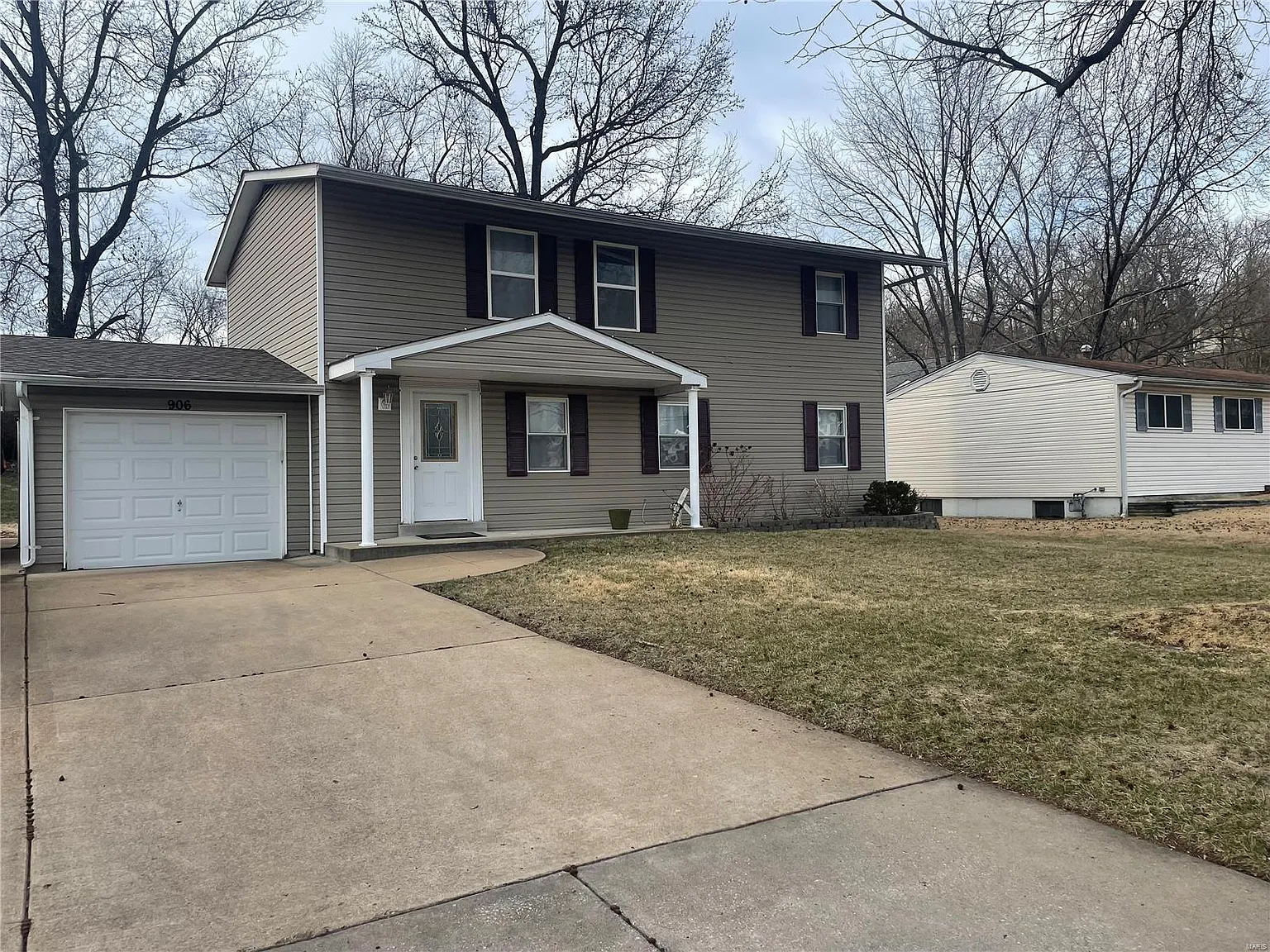 906 Forest Ave photo 1