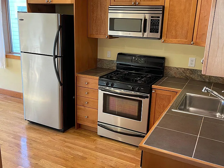 4543B 40th Ave SW — Photo 7