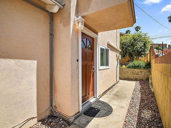 4th image of 430 N Maria Ave