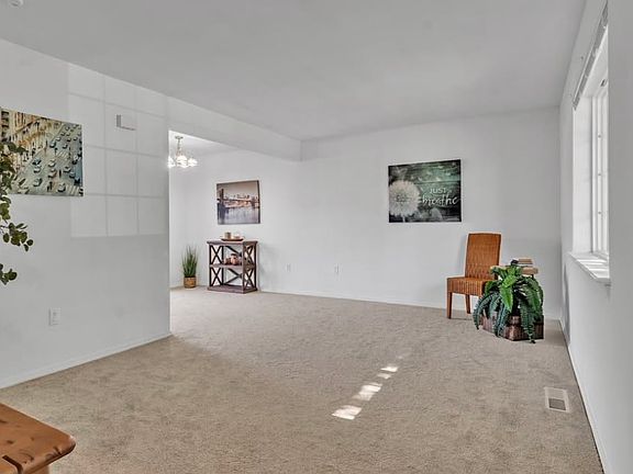3rd image of 3062 Tierra Dr NE