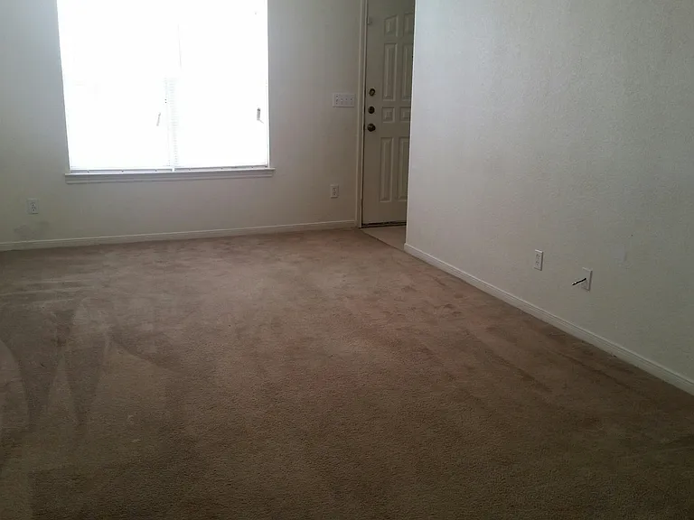 3204 Hereford Ln — Photo 1