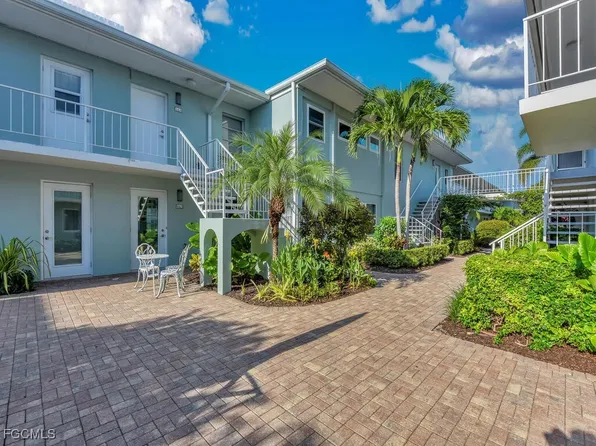 665 12th Ave S, Naples, FL 34102