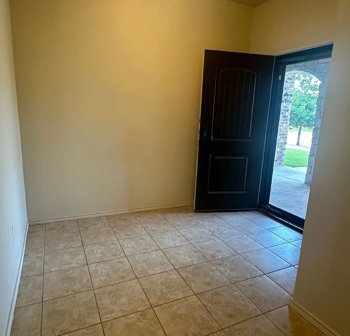3 bed, 2.0 bath, 1602 sqft, $1,500 — Photo 2