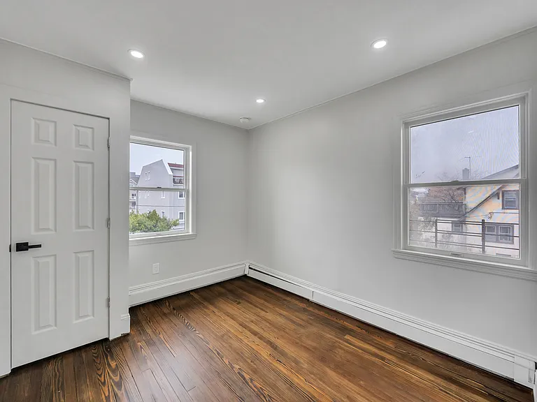 666 E Penn St — Photo 19