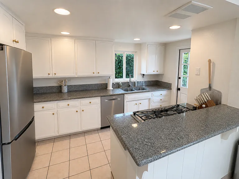 2263 Avalon St — Photo 5