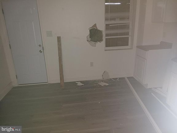 4th image of 1635 N Milton Ave