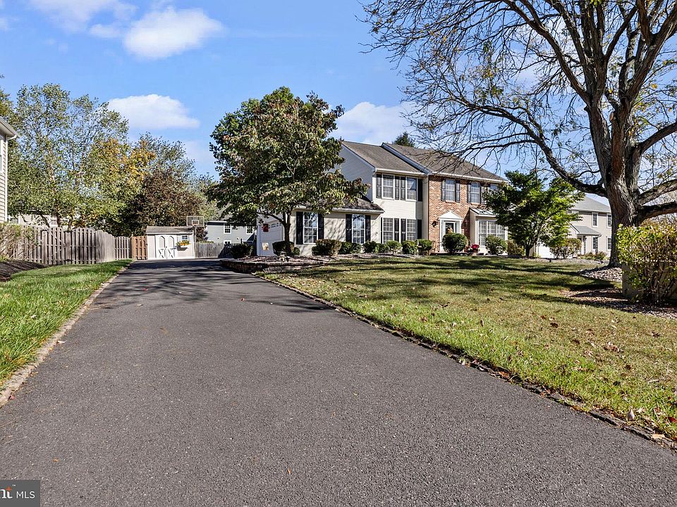 1st image of 571 Heritage Oak Dr
