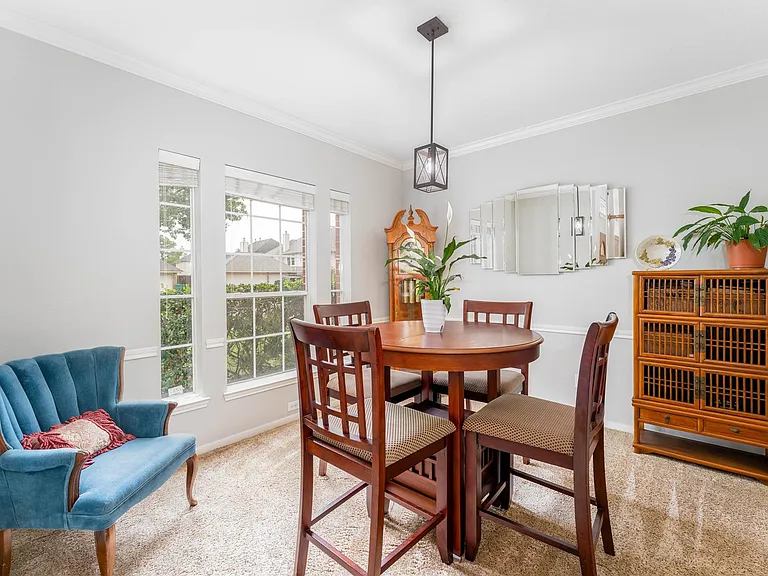 2309 Orleans Ln — Photo 4