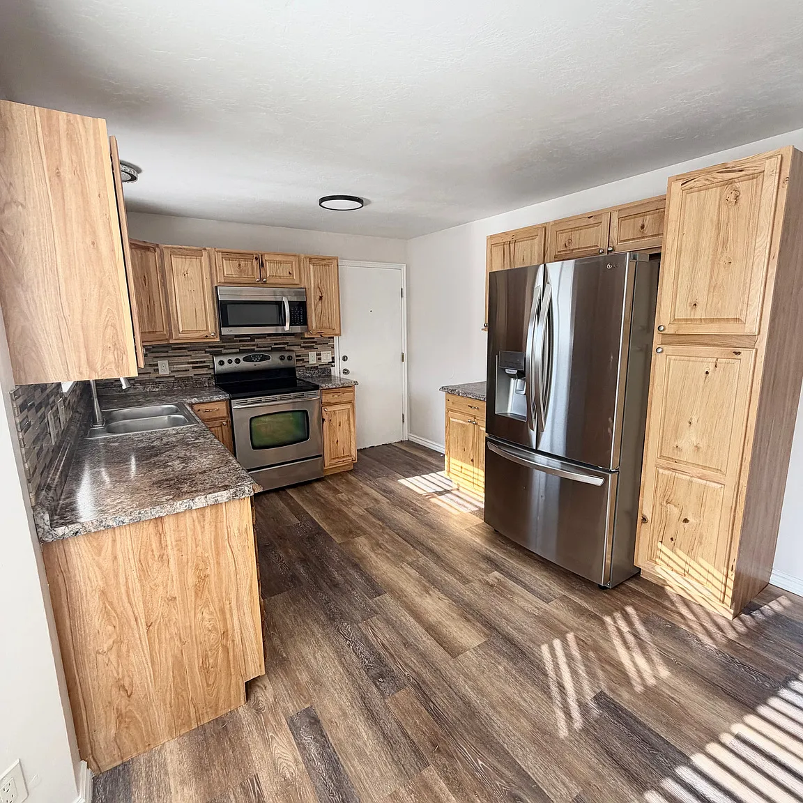 2 bed, 930 sqft, $1,795 — Photo 2
