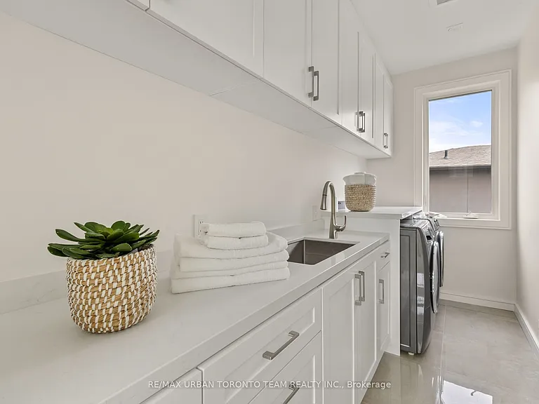 4 Drake Cres — Photo 27