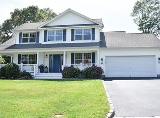 32 Memorial Blvd, East Moriches, NY