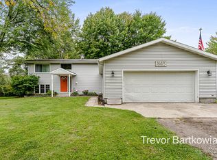 16615 148th Ave, Spring Lake, MI 49456