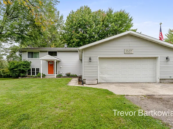 16615 148th Ave, Spring Lake, MI 49456