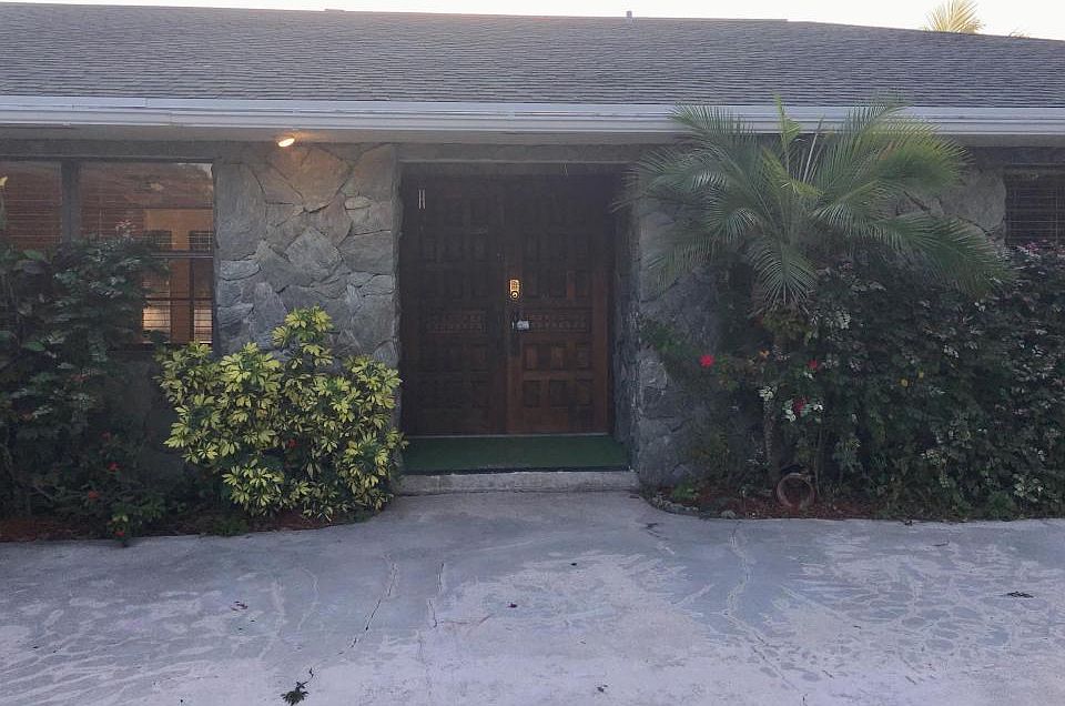 1st image of 115 NE Caprona Ave