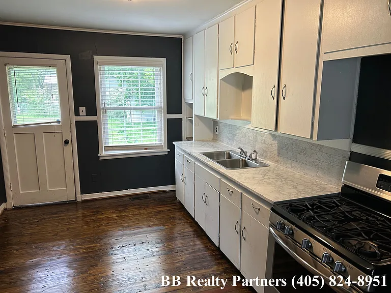 6933 E 5th Pl — Photo 4