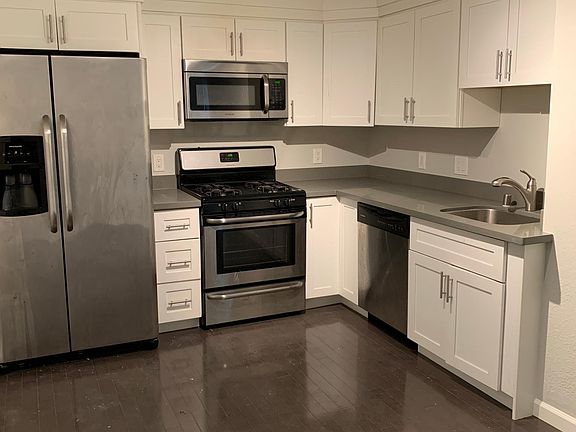 5th image of 196 Irvington St Unit A
