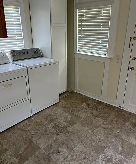 2170 Thompson Ave — Photo 9