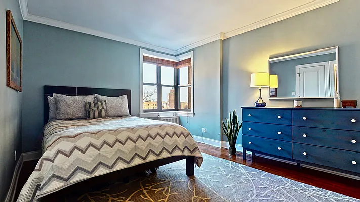 Sold by Bizzarro Agency | media 15