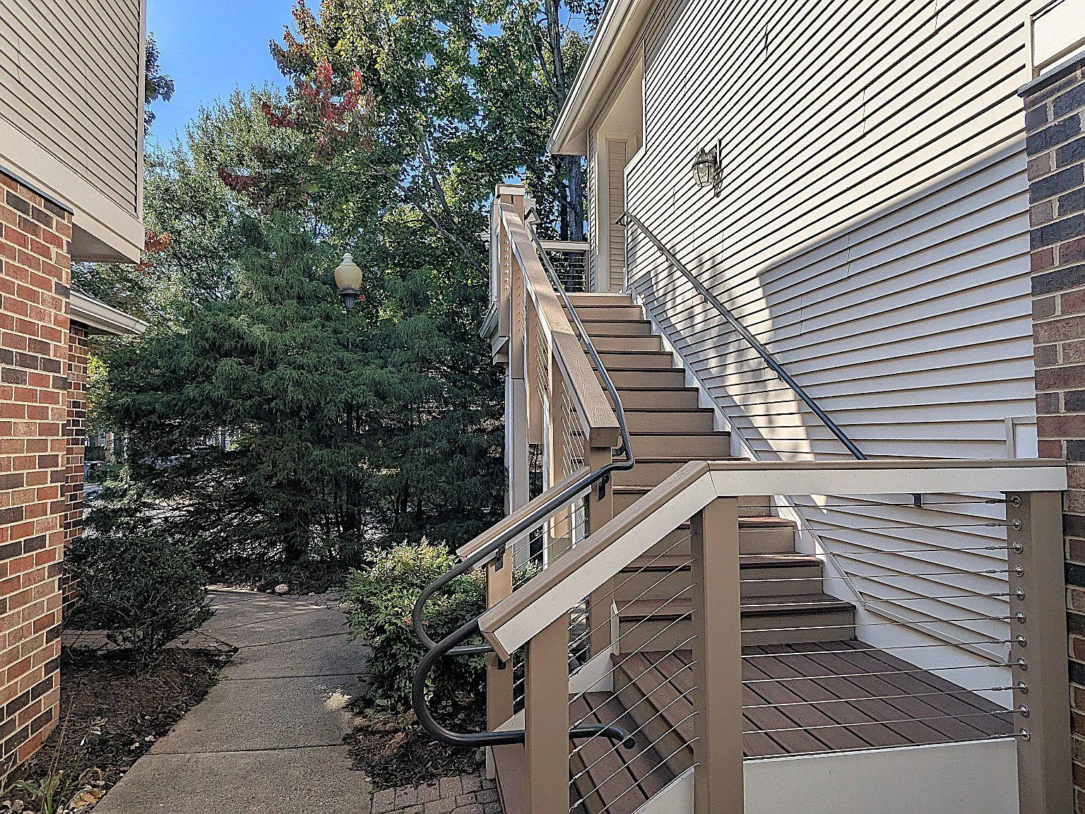 Chelsea Courts Condominium — Photo 3