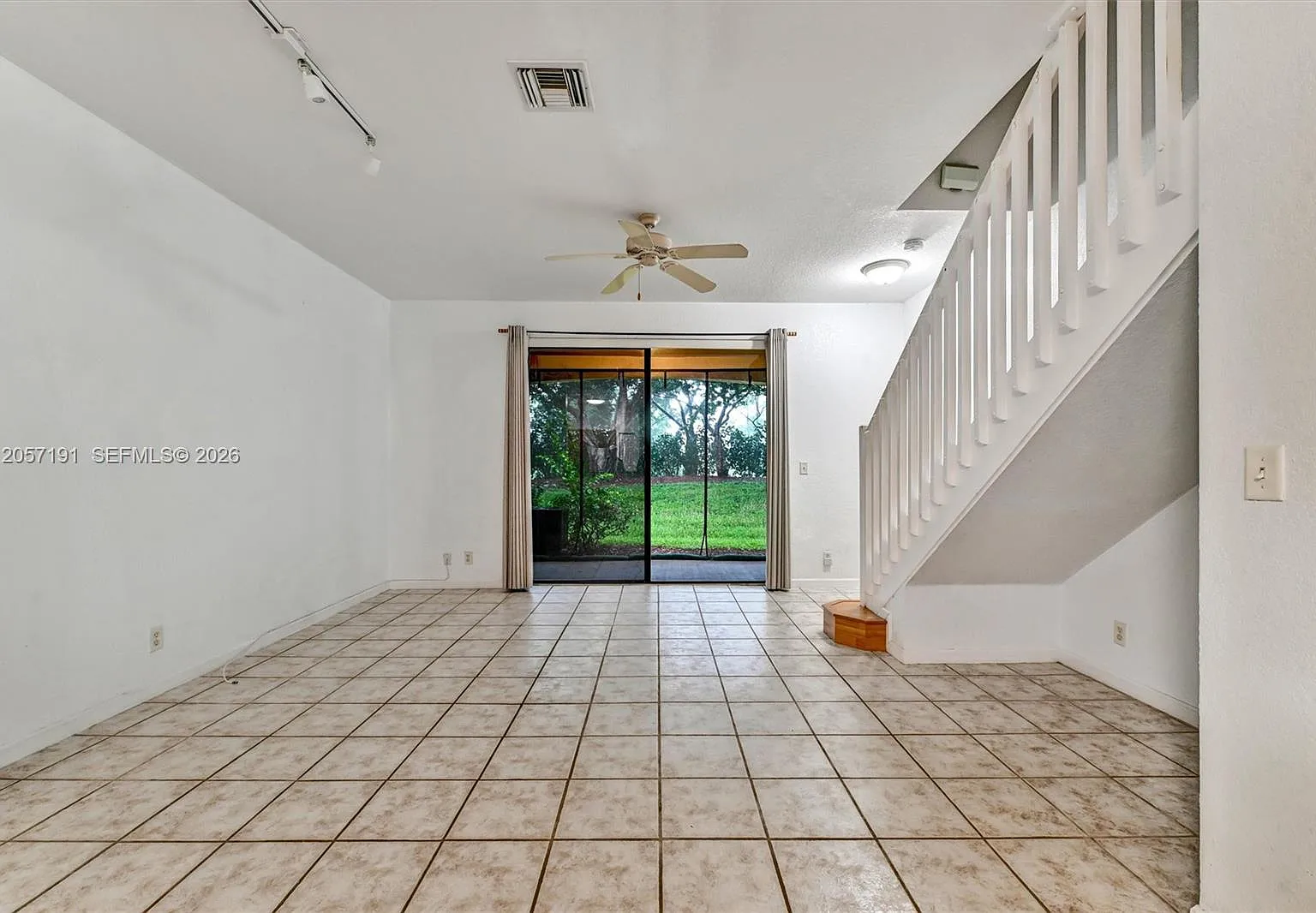 3897 Tree Top Dr — Photo 4
