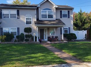 63 Runyon Ave, Edison, NJ 08817