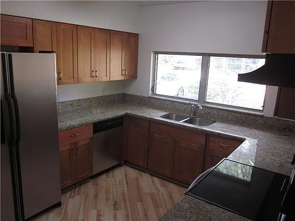 4th image of 1432 NE 27th Drive