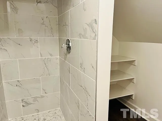 2112 N Hills Dr — Photo 27
