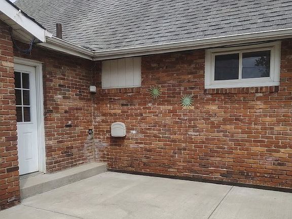 3rd image of 300 S Brooks St