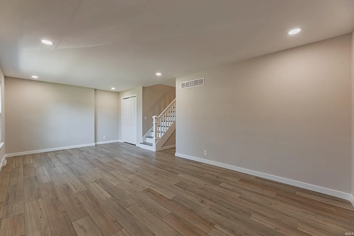 Building Photo - 7127 Pinehurst Dr
