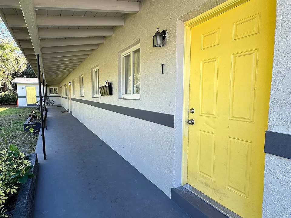 916 NW 3rd Ave